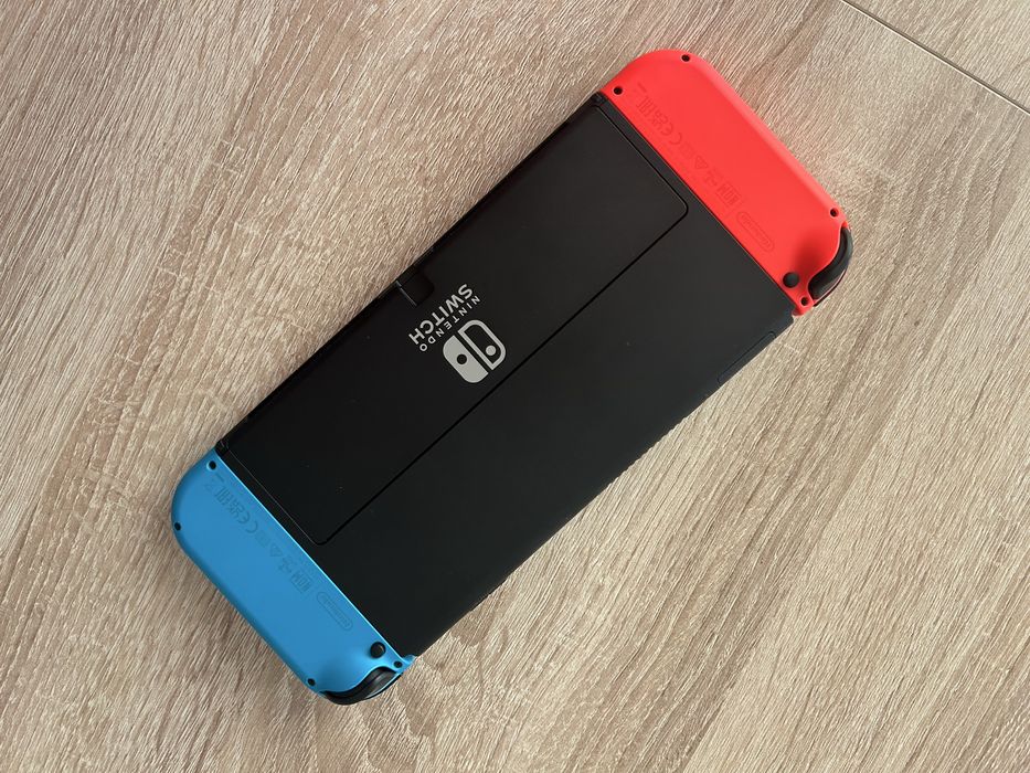 Nintendo Switch OLED + Acessorios + 2 jogos