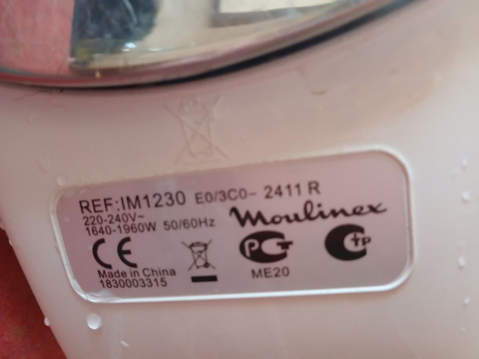 Ferro de engomar marca Moulinex