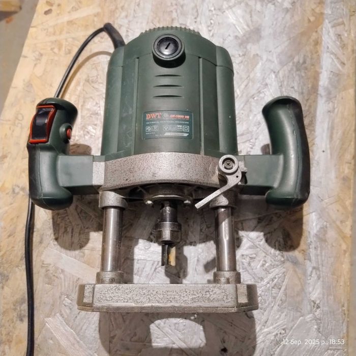 Фрезер столярный DWT OF-1800 VE