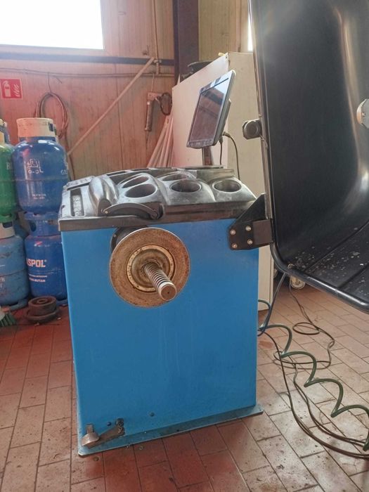 Wyważarka do kół Uni-Trol 2256