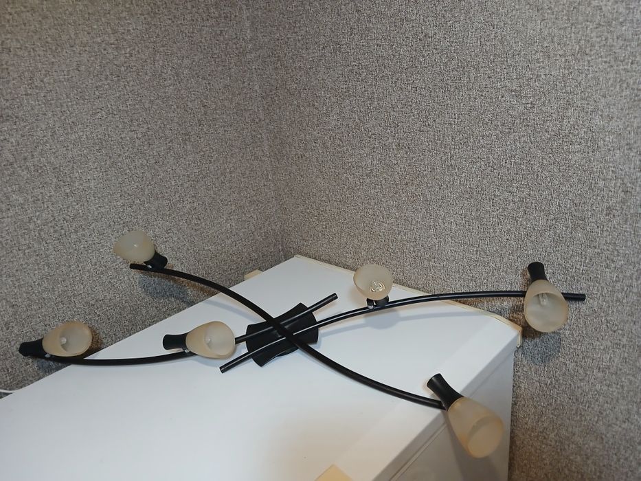 Люстра у вітальню