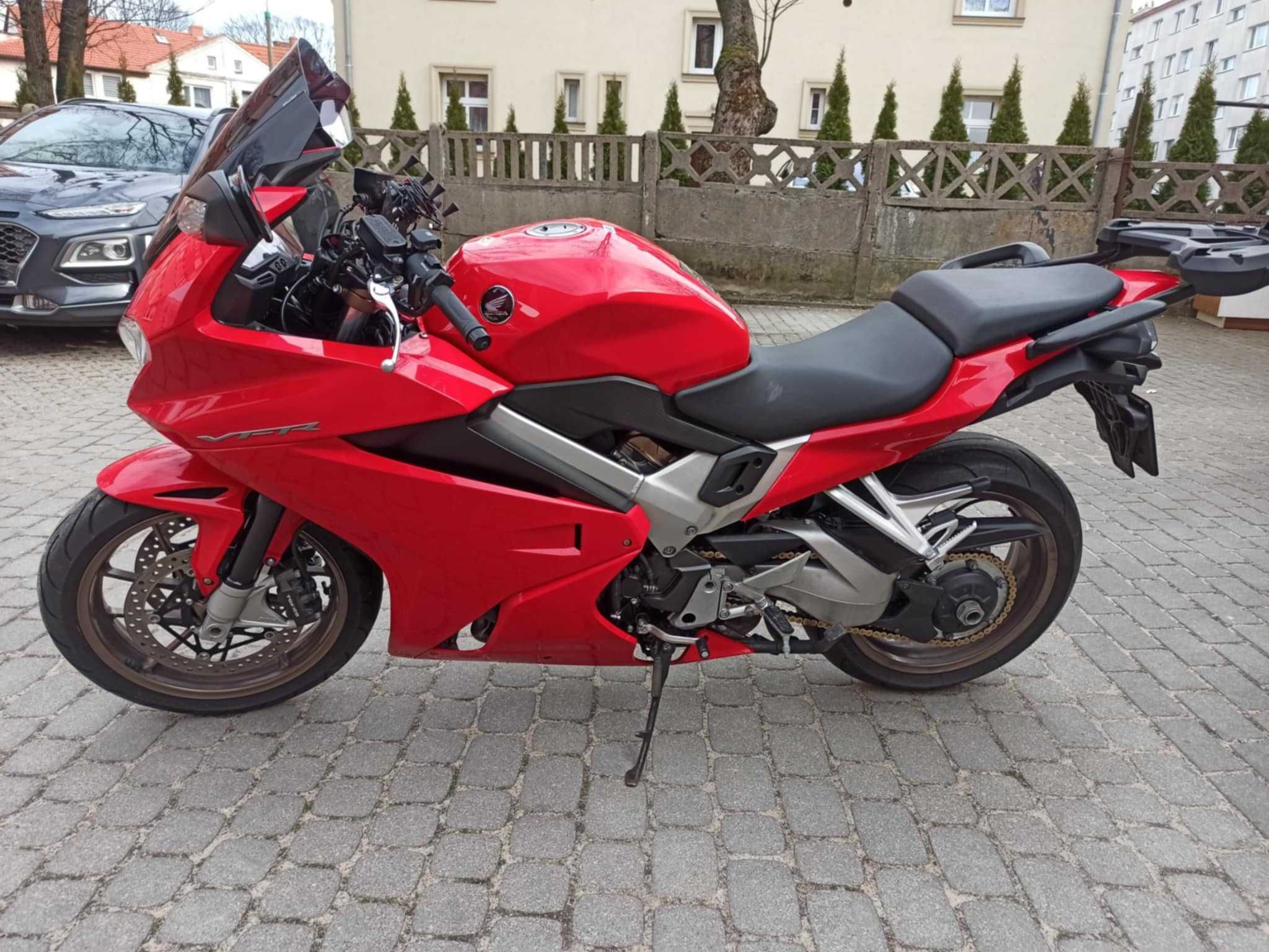 SPRZEDAM Honda VFR800 rok 2014 r. kufry, scottoiler, itd