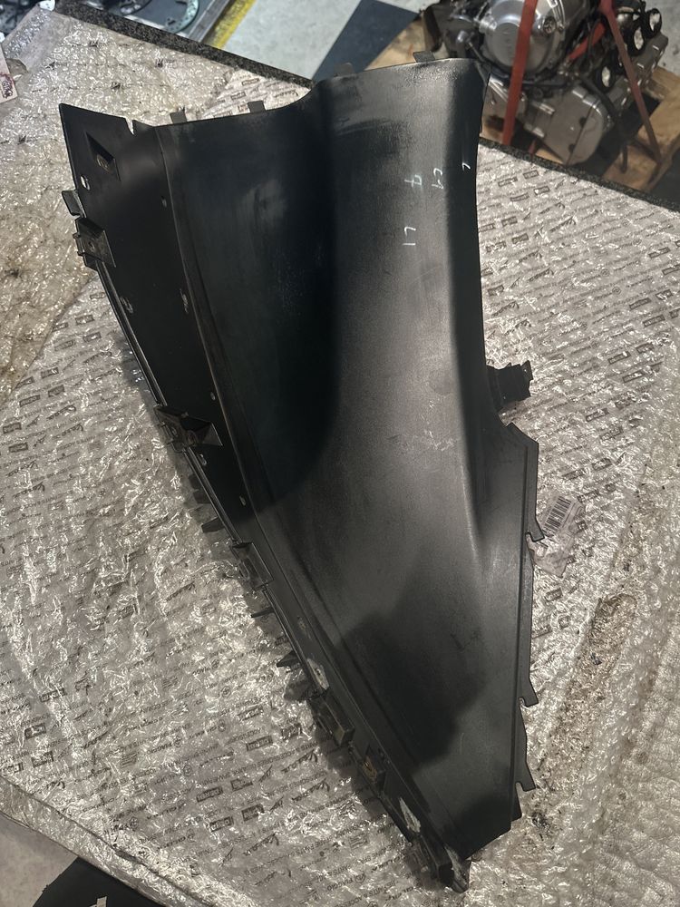 Bmw C1 Podłoga Osłona Wypełnienie 125/200 Plastik Mocowanie M175