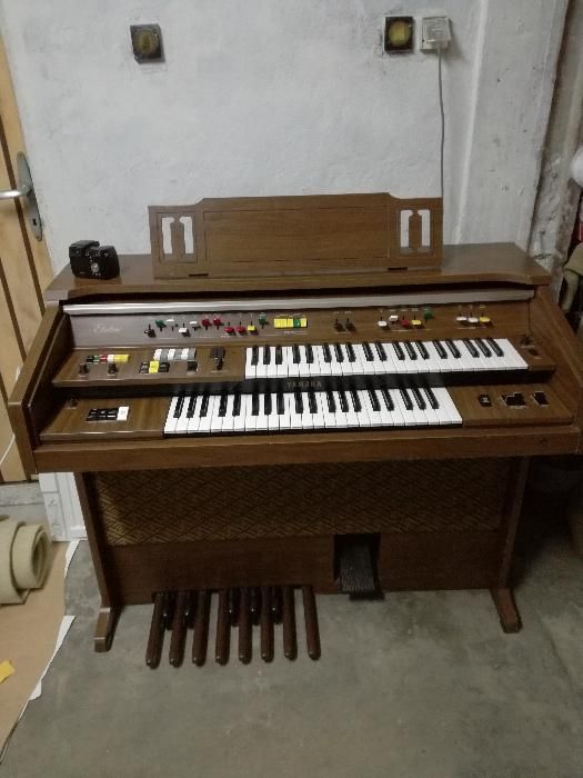 Organy Yamaha Electone B55