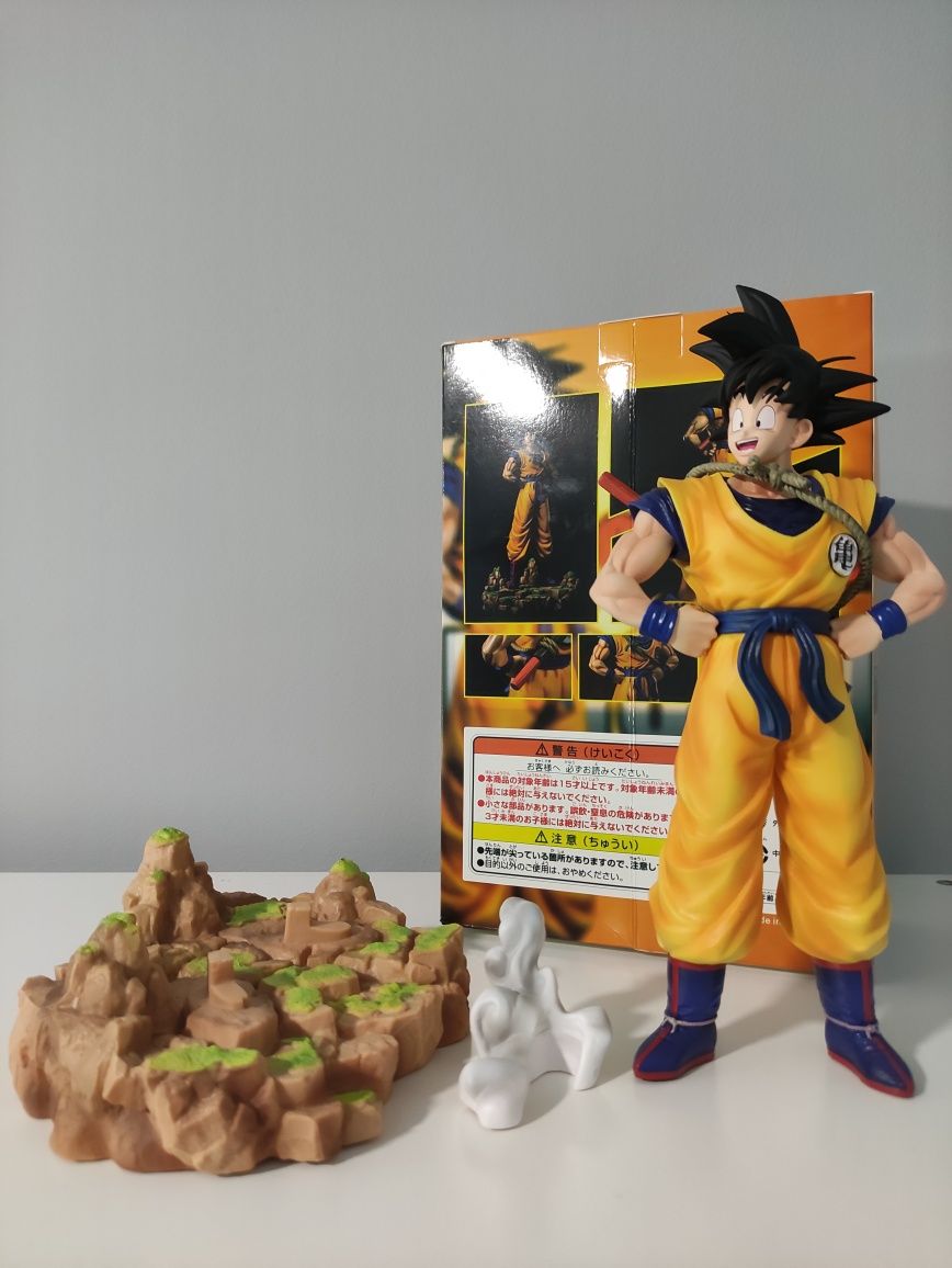 Figura Goku (Dragon Ball) com base 32cm (com Caixa)