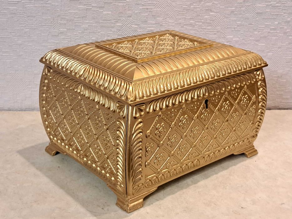 На подарок - Бронзовая шкатулка, ларец СССР  - сплав.