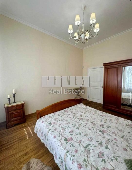 Продаж 2к квартири, вул. Хмельницького Богдана, 84, Центр