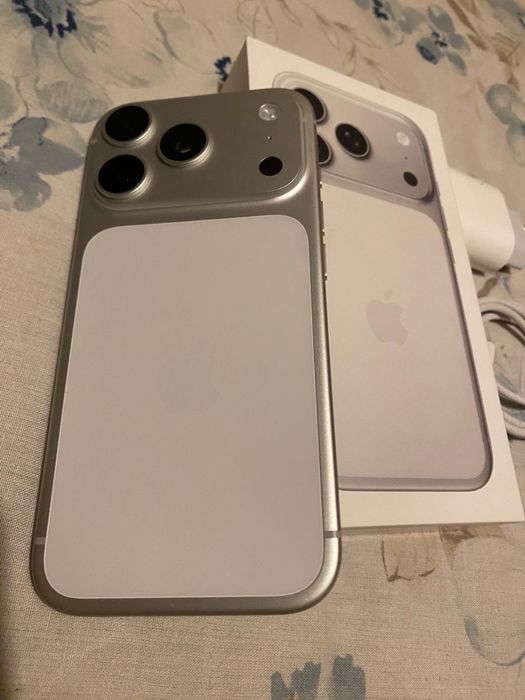 Iphone 17 pro com pelicula usado - 1.000€