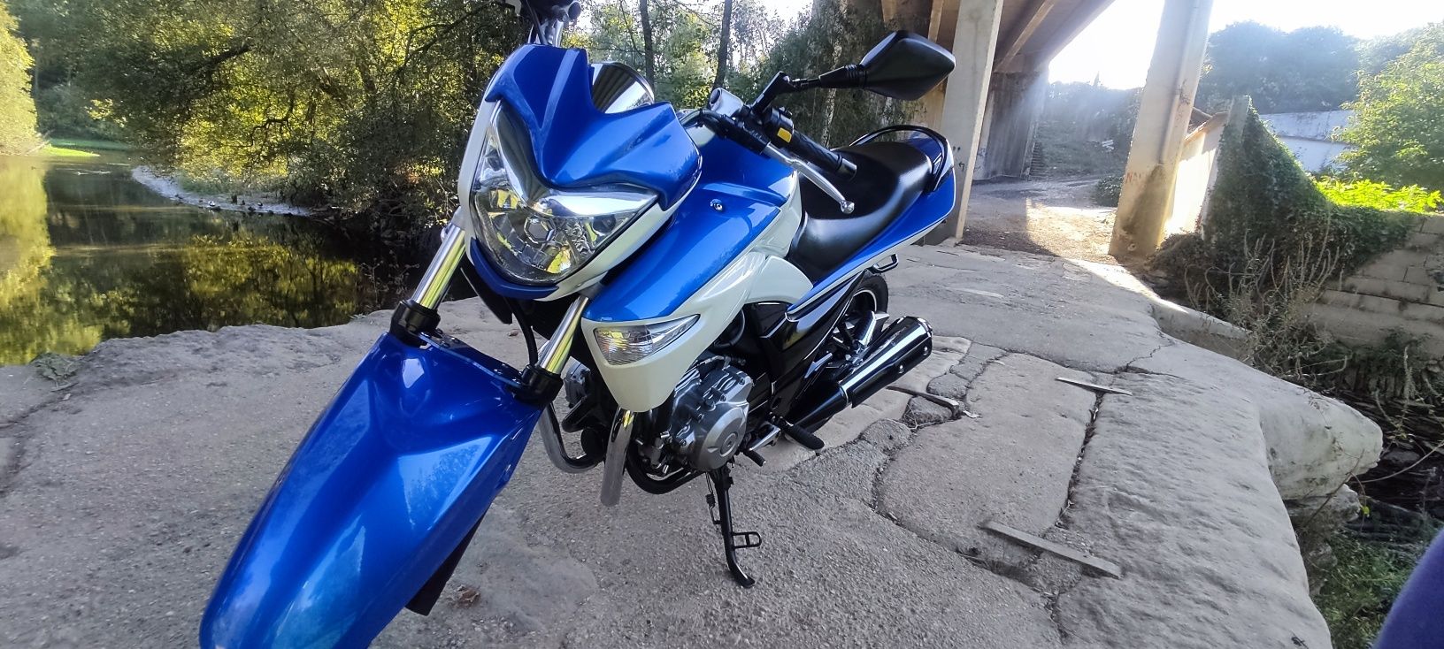 Suzuki Inazuma 250 excelente estado