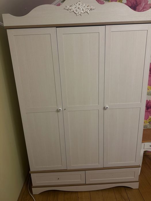 Меблі в дитячу кімнату для дівчинки