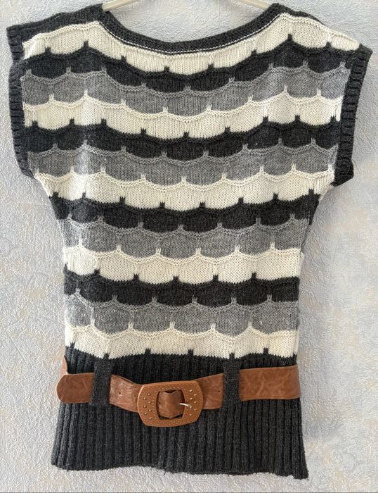 Жіночий светер- жилет