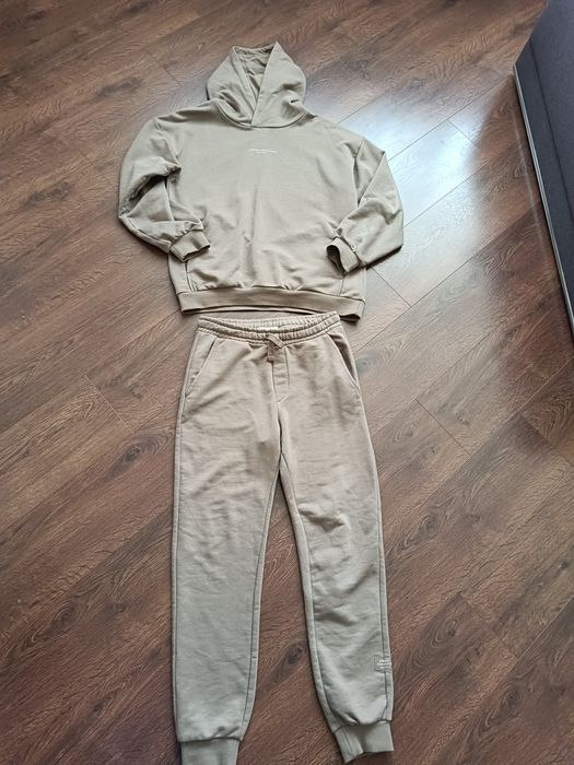 Спортивный костюм в идеальном состоянии