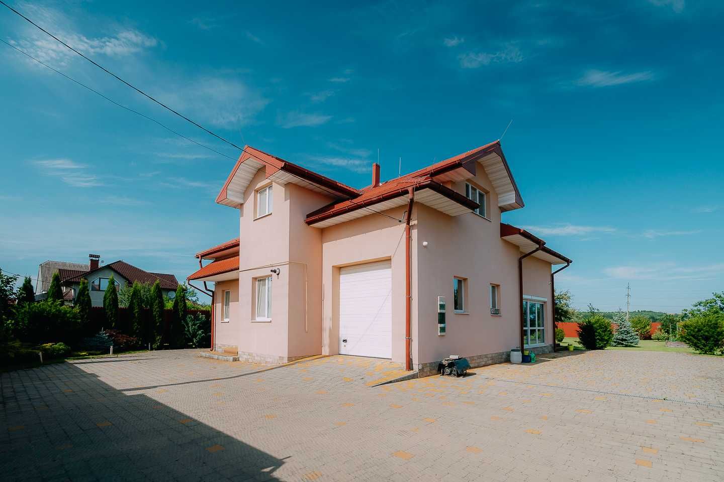 Продаж 2 поверхового будинку з гаражем і ділянкою на 18 соток