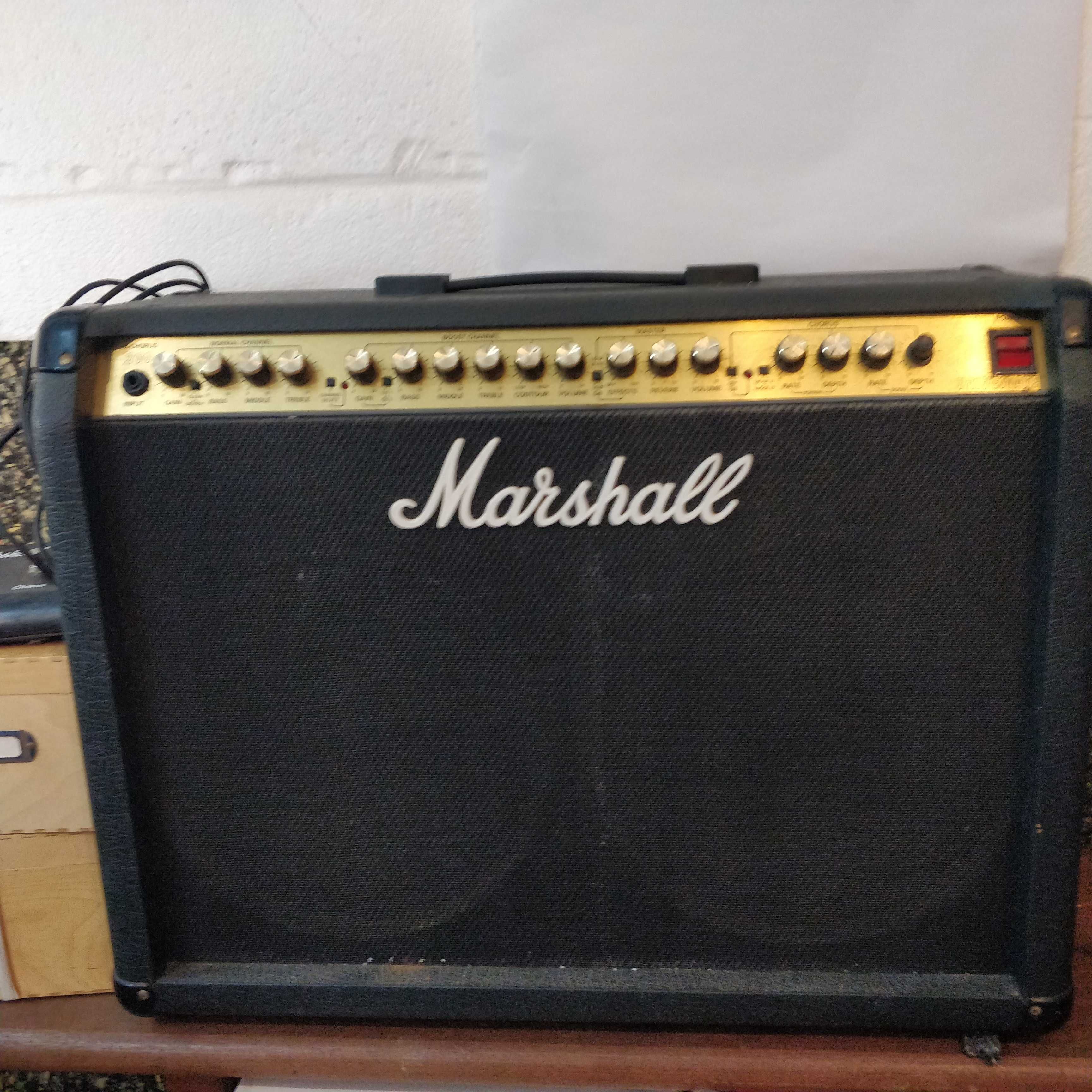 Fender Strat made in USA, Amp Marshall e Processador de efeitos PODxt