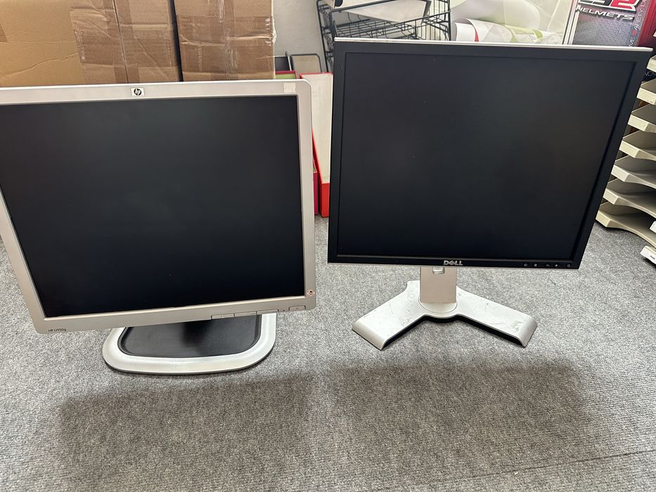 Monitores 19” a funcionar