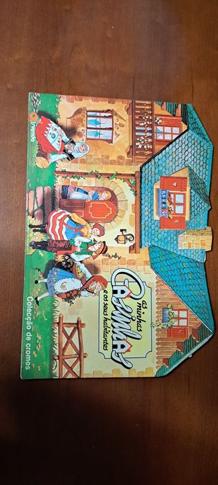 Caderneta de cromos "As minhas casinhas"
