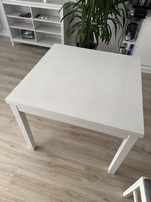 Rozkładany stół + 4 krzesła