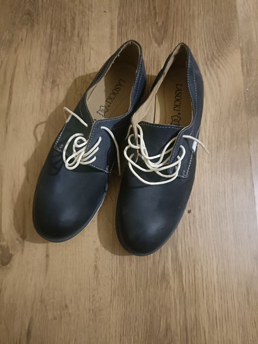 Buty damskie sznurowane firmy Lasocki, rozmiar 39.