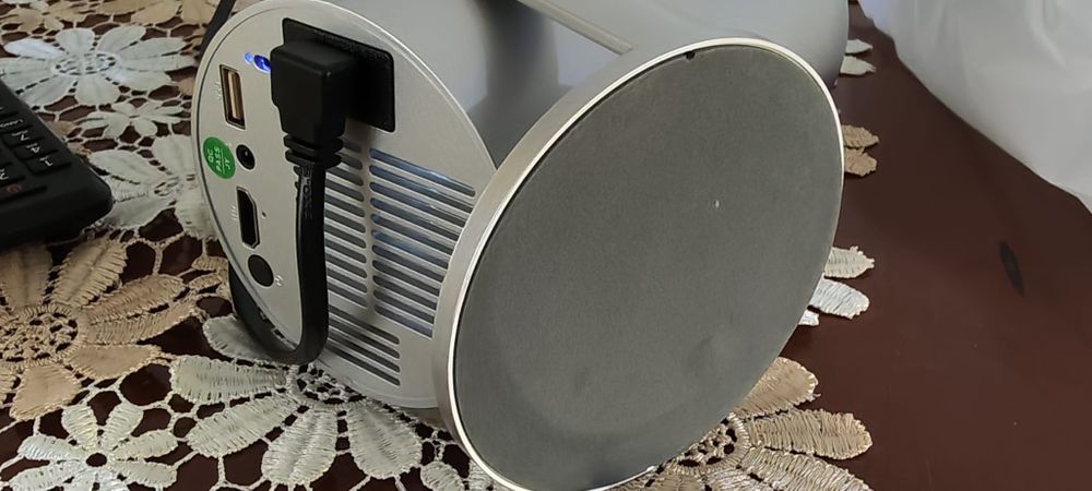 Projektor multimedialny Android, Wi-Fi, bluetooth.Nowy