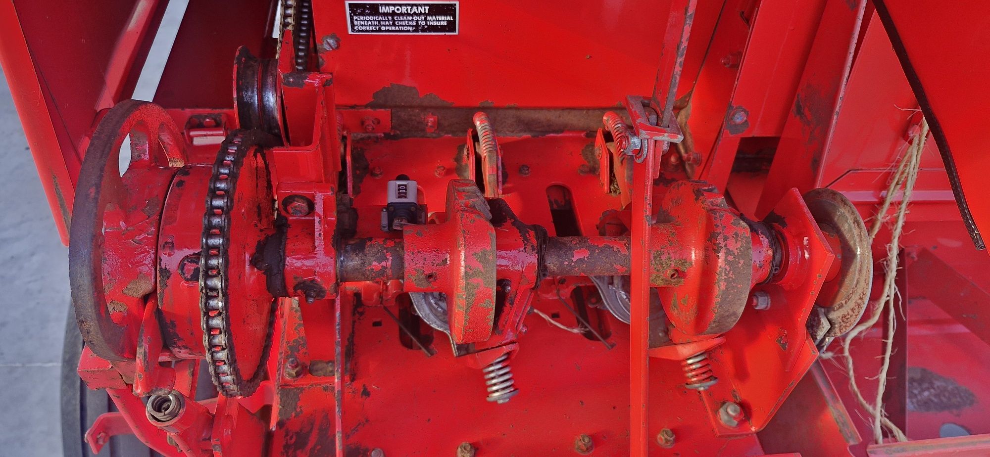 Прес-Підбирач Massey-Ferguson 124