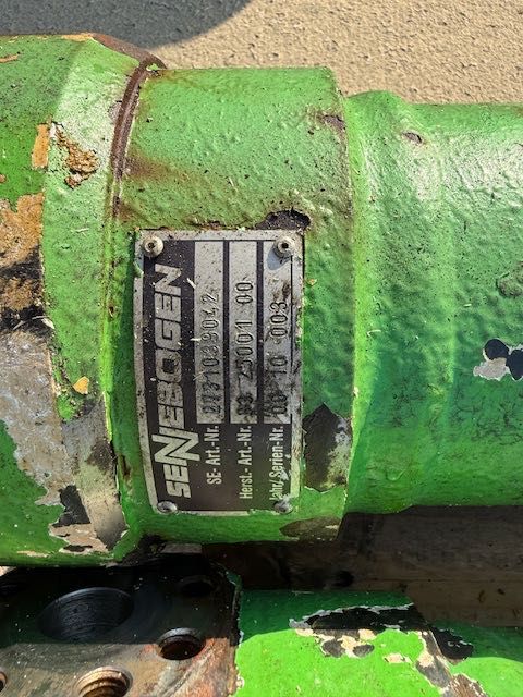 sennebogen 821 komplet siłowników do koparki przeładunkowej