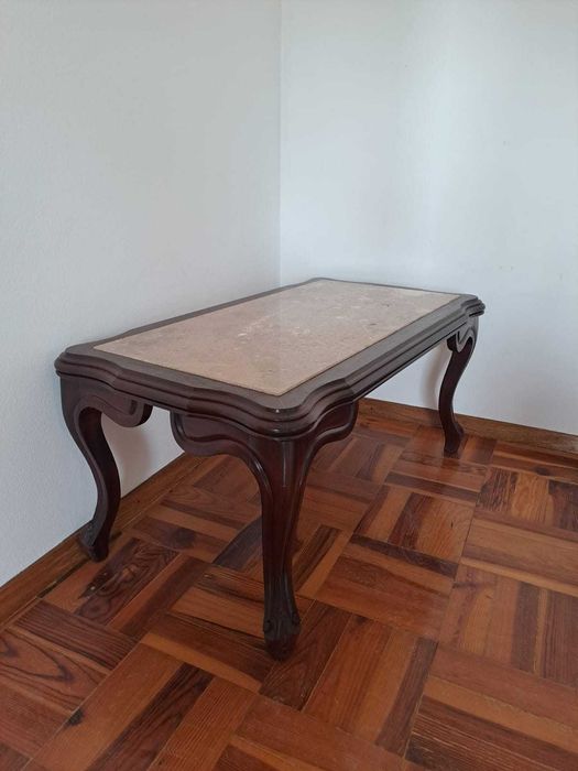 Mesa de centro com pedra