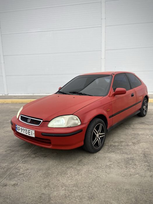 Honda Civic 1.4 на полном ходу