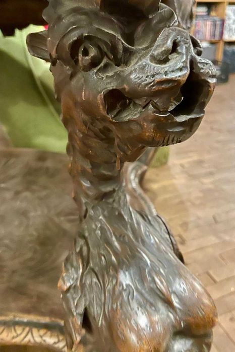 Stary rzeźbiony stół Napoleon III