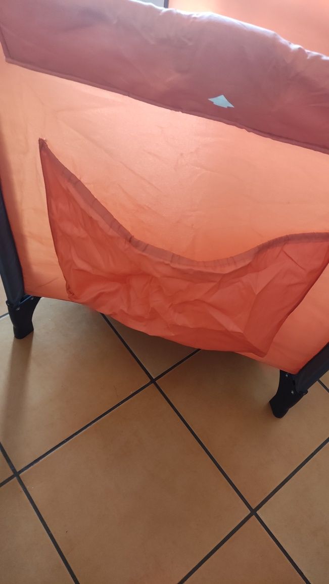 Cama de viagem laranja