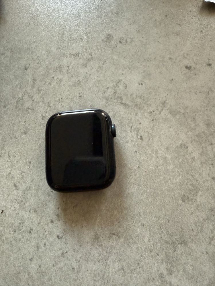 Zegarek  Apple watch series 8 45mm.