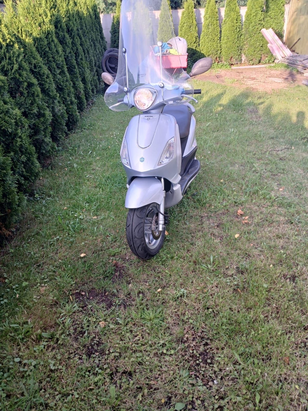 Piaggio fly 125.