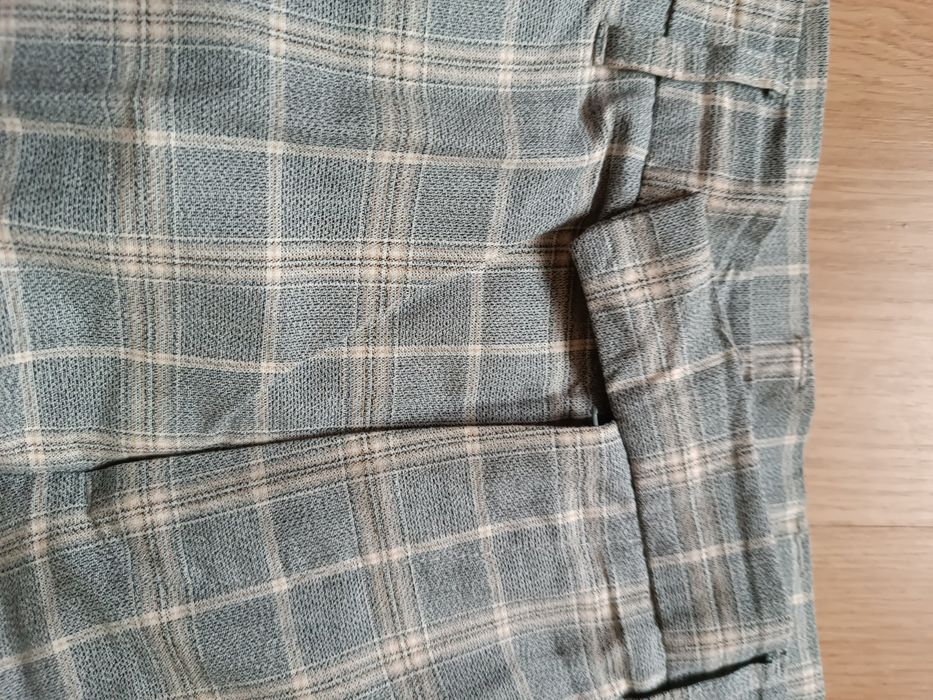 Klasyczne materiałowe spodnie w kratkę