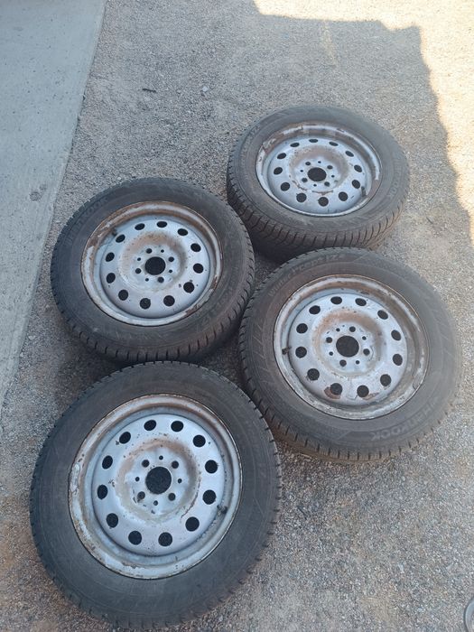 Комплект зимової резини Hankook с дисками майже нова r14 185*60
