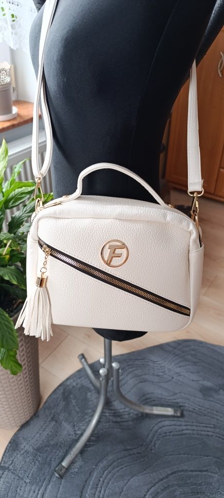 Torebka damska listonoszka kremowa caely bags