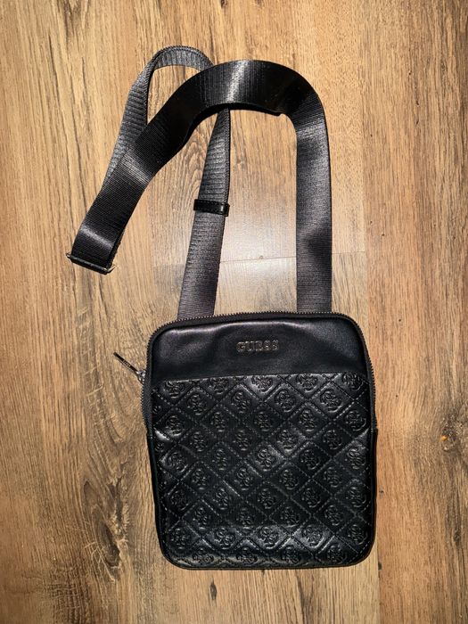 Оригинальна сумка -мессенджер Guess