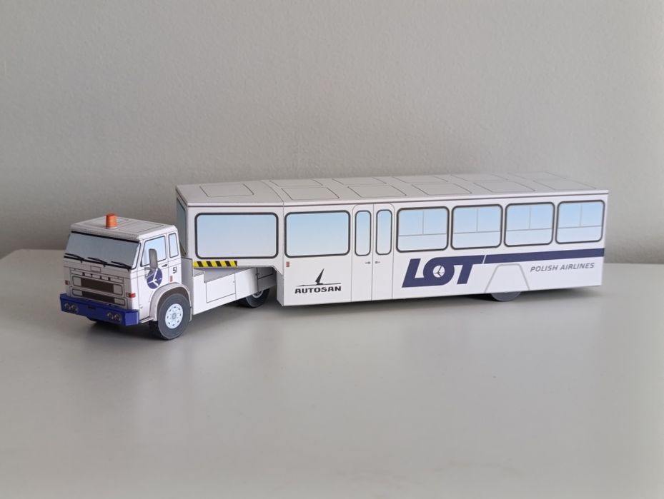 Star C-200 Autosan skala 1:50 lotnisko samolot. Zabawka PLL LOT ciężar