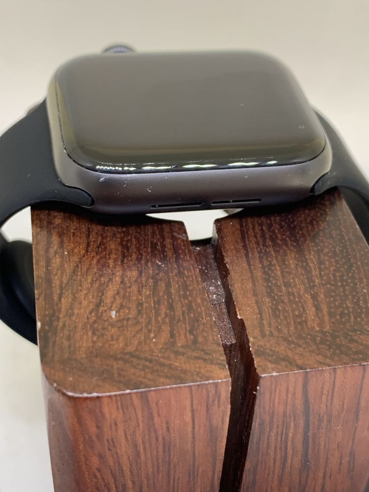 Оригінальні Apple watch series 6 40   mm