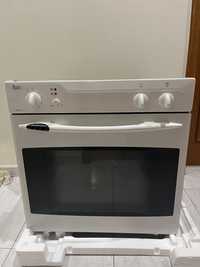 Forno branco Teka de encastrar