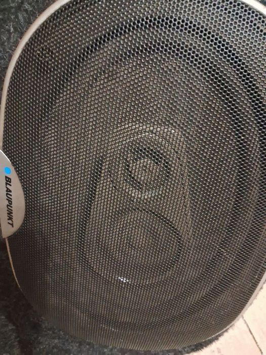 Динаміки разом з полкою