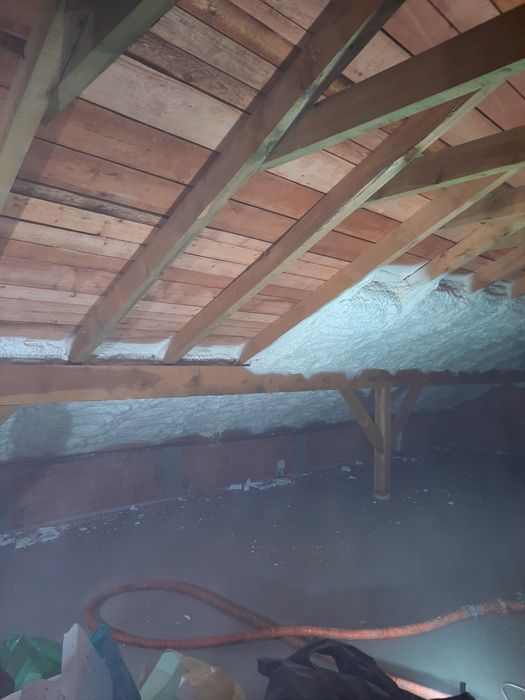 Ocieplanie pianą pur ocieplenie domu izolacja paddasza strop dachu