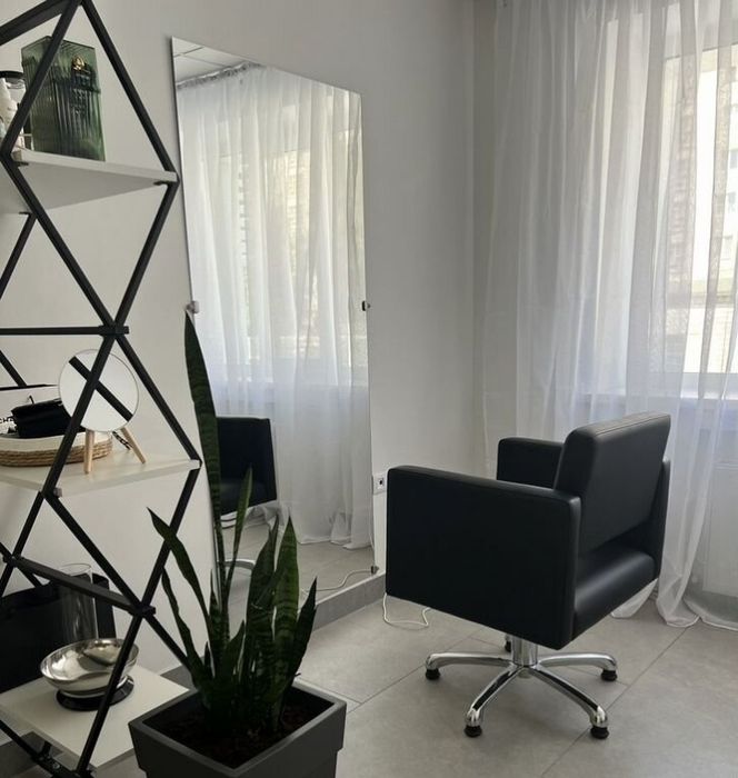 Парикмахерские кресла 5 шт