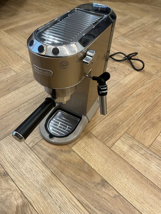 DeLonghi Dedica EC 685 W кавоварка, кавомашина.