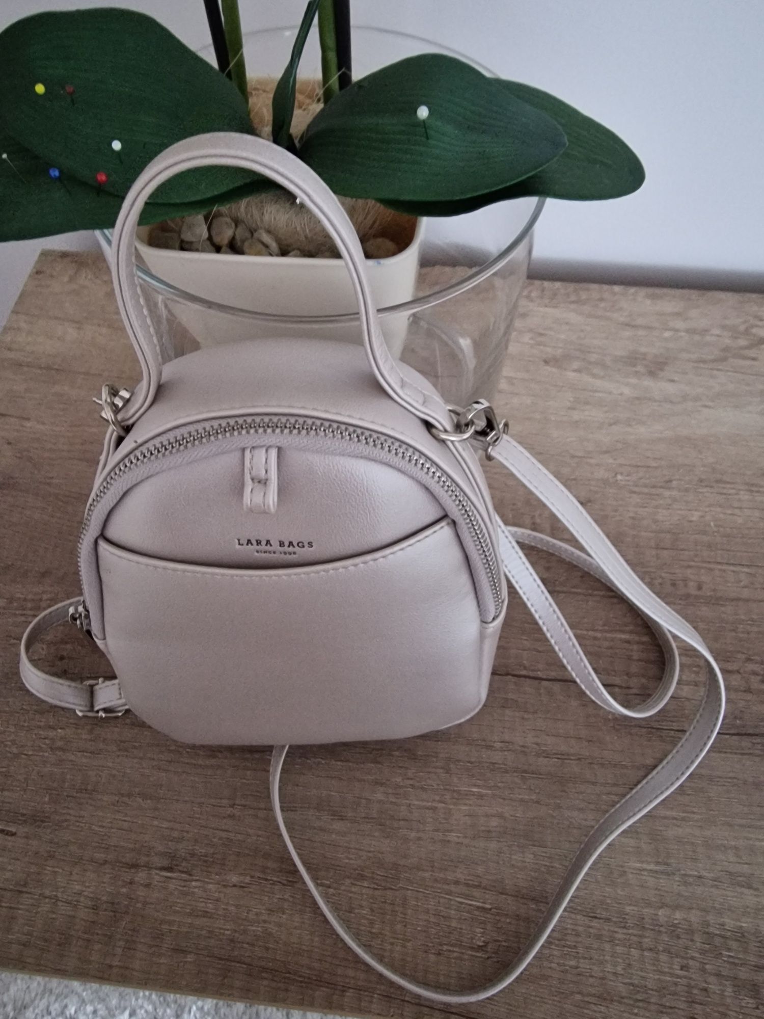 Srebrny mini plecaczek"Zara".