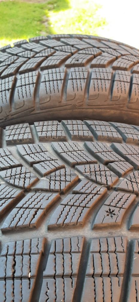 Opony zimowe Goodyear 235/55/19 105V