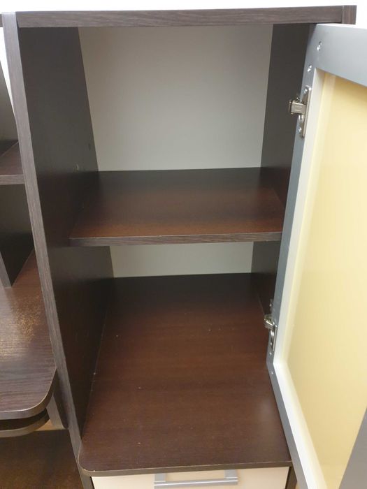 Темний стіл з ламінованої дсп