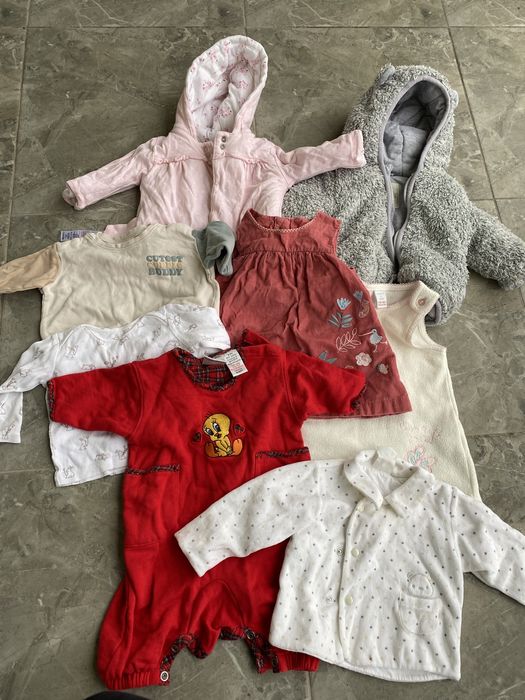 Безкоштовно віддам дитячий одяг на дівчинку 50-56 0-3 місяці