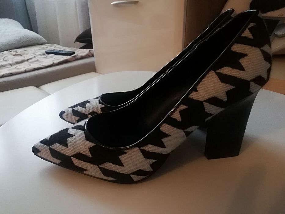 NINE WEST 8. 5 / 39.5