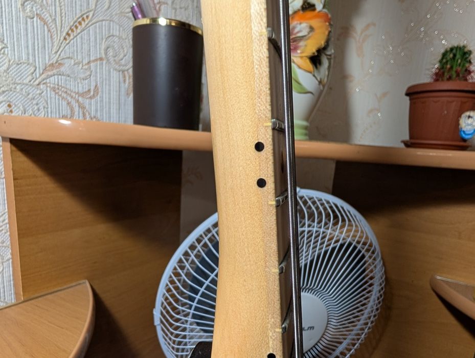 Fender Sguier Sonic Stratocaster. Custom  !