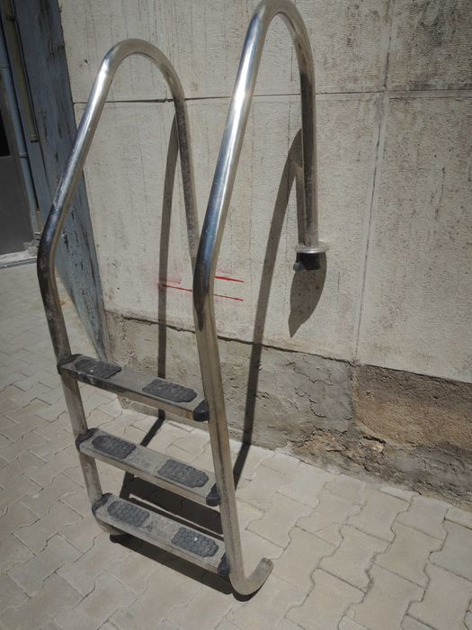 Escada de Piscina em Aço Inox