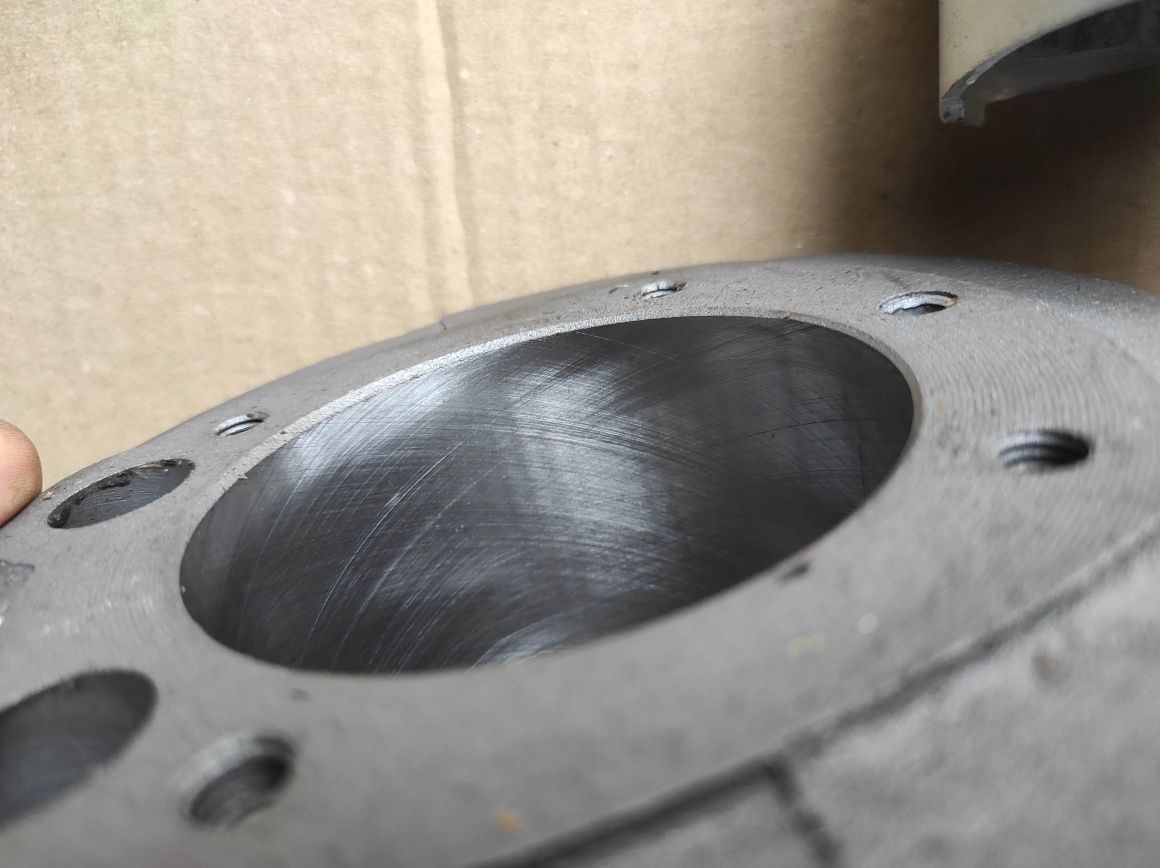 Komplet cylindry + tłoki wypukłe + pierścienie Ural benzyna E95